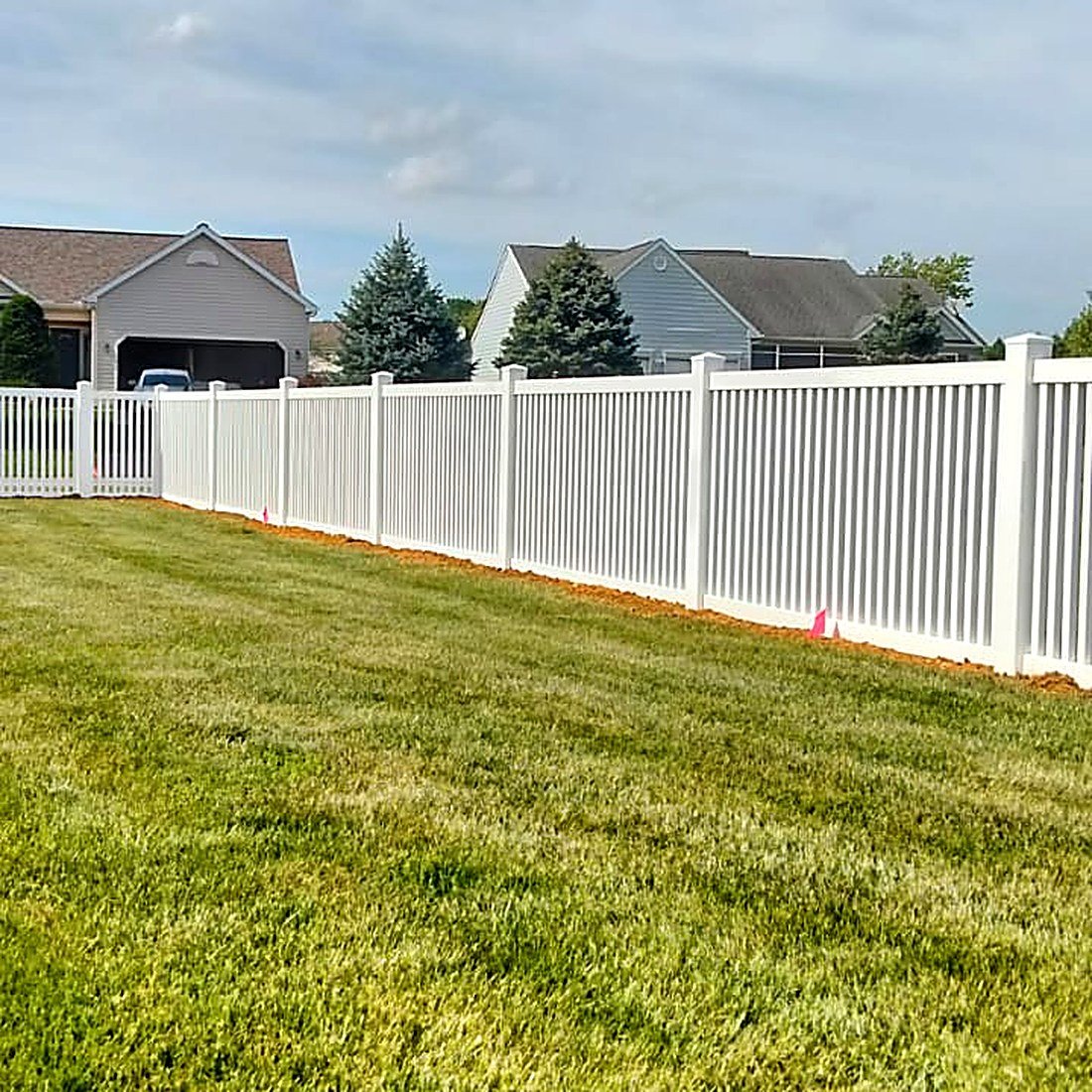 White semi-privacy vinyl fence